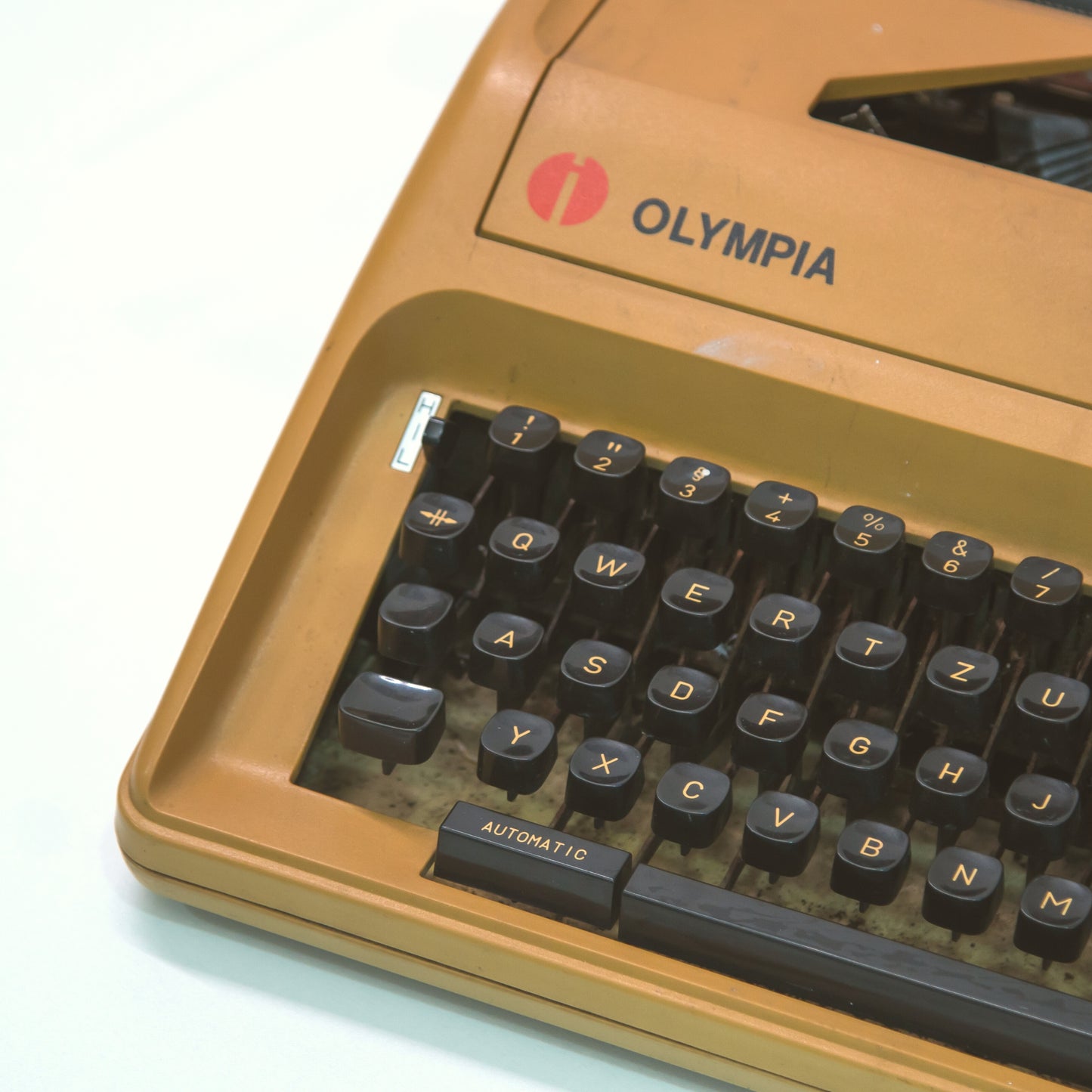 Retro Typewriter (Typing Error)